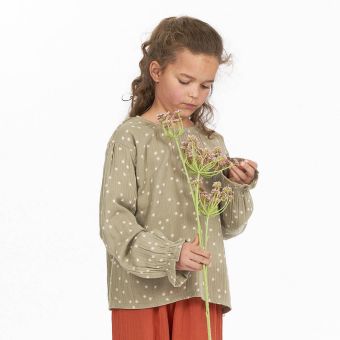 Girls blouse, Model LOBA, Sun print on light reed green, Front part