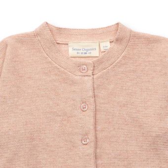 Baby Cardigan, Modell MAKO, Helles Haselnussbraun, Vorderansicht