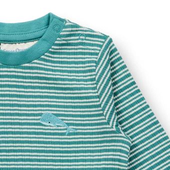 Baby Strampler, Modell TONA, Meeresgrün-weiß geringelt mit Wal, Vorderansicht