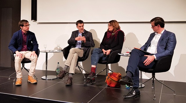 von links nach rechts: Daniel Berthold (Effektiver Altruismus, Karlsruhe), Moderator Bernd Ludermann (Welt-Sichten, Frankfurt), Katja Maurer (Medico International, Frankfurt), Steffen Weber (Weltladen-Dachverband e.V., Mainz)