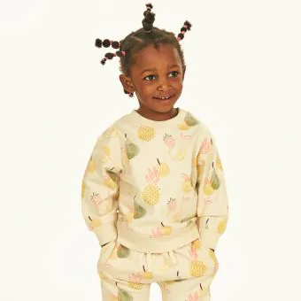 Baby Sweatshirt, Modell SIAM, Früchtedruck, Am Model
